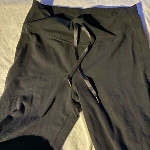 GUC Lululemon Black Wide Leg Pant Size 8 Cuffed Ankles
